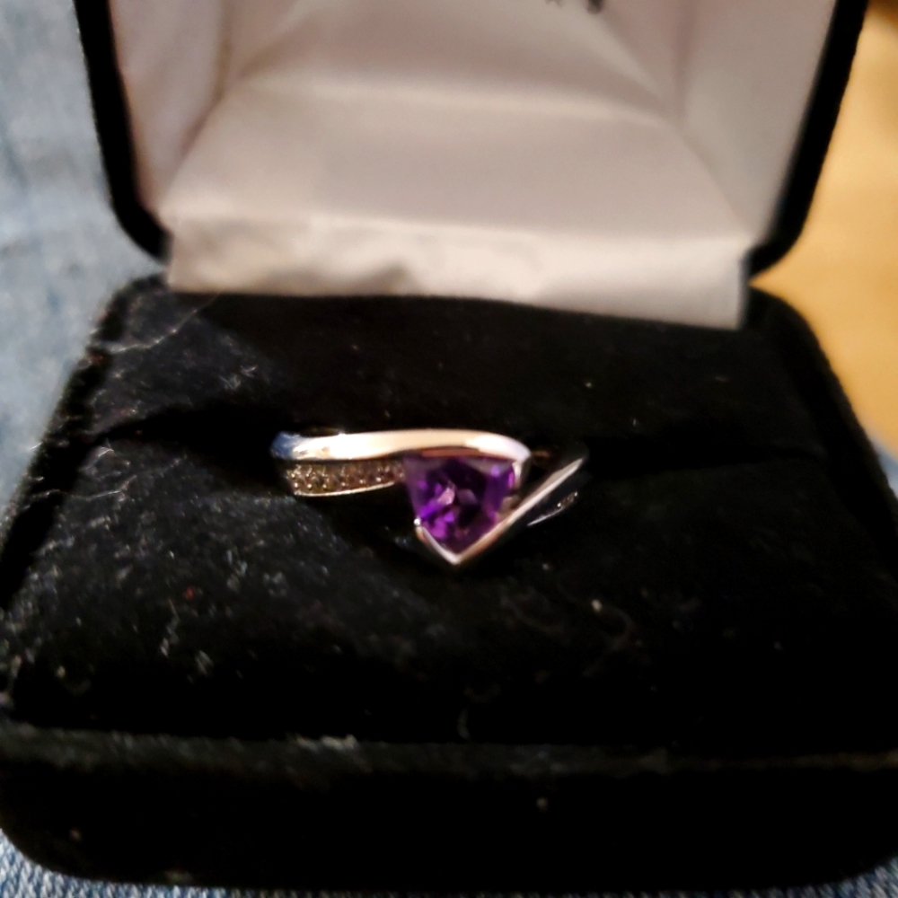 Sterling silver Kays ring size 7  purple stone with diamond down the sides new